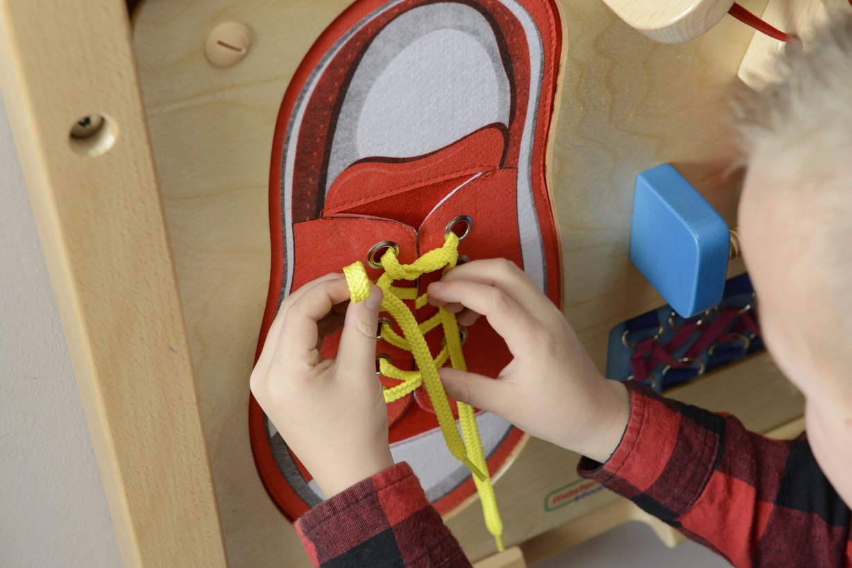 Tablica Edukacyjna do Nauki Sznurowania i Ćwiczenia Zręczności Manualnej MASTERKIDZ