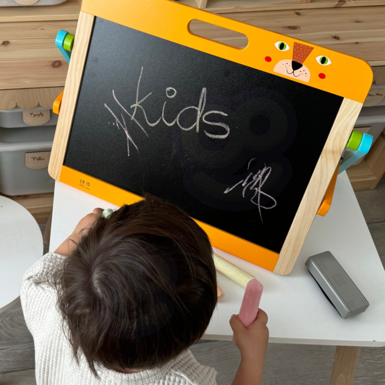 Tablica Edukacyjna 2w1 Magnetyczna Kredowa dla Dzieci Magnesy Gąbka 6 el. TOOKY TOY – zdjęcie 9