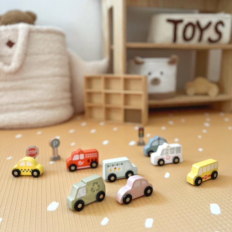 TOOKY TOY Zestaw Drewnianych Pojazdów i Znaków Drogowych w Pudełku