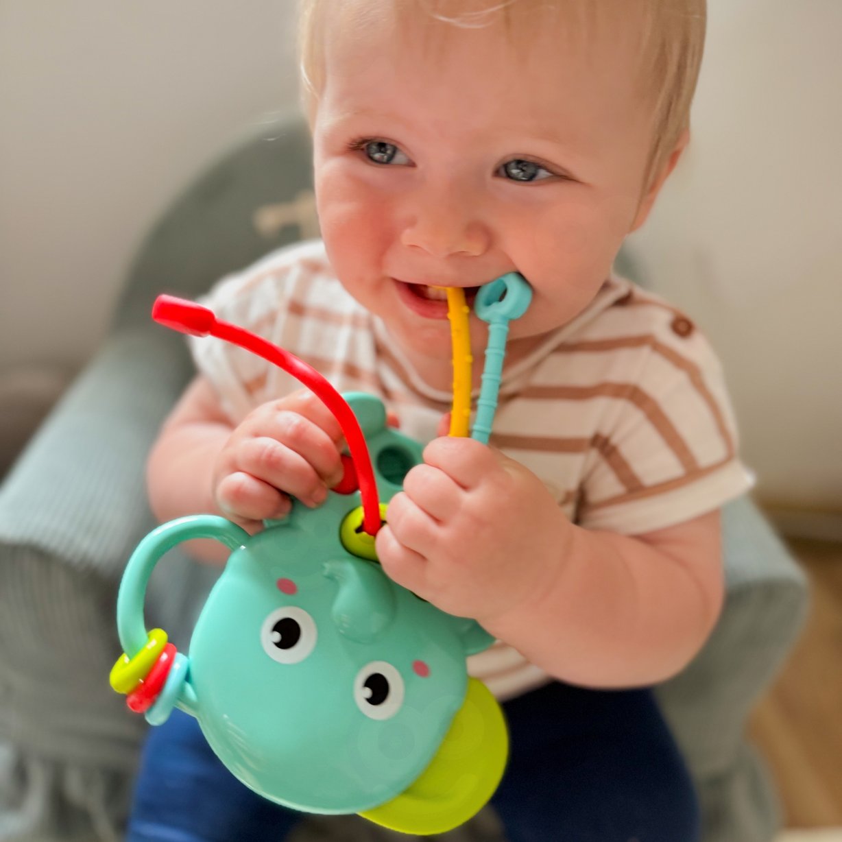 Gryzak Sensoryczny Słonik ze Sznurkami do Ciągnięcia Montessori 4w1 WOOPIE BABY
