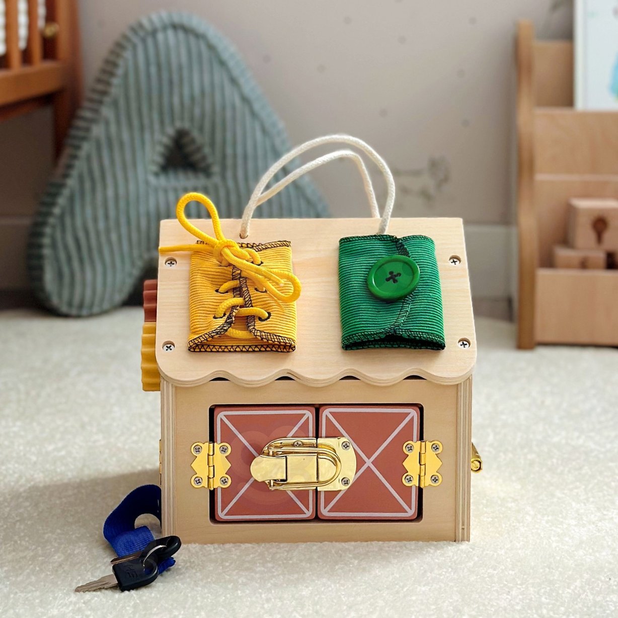 Drewniany Domek Manipulacyjny TOOKY TOY – zdjęcie 17