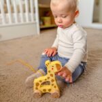 TOOKY TOY Żyrafka do Ciągnięcia Drewniana