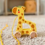TOOKY TOY Żyrafka do Ciągnięcia Drewniana