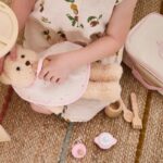 VIGA PolarB Drewniany Zestaw do Karmienia Lalki Torba - z Butelką i Śliniaczkiem